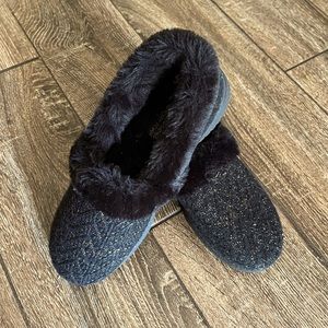 Skechers memory foam slip in black slippers